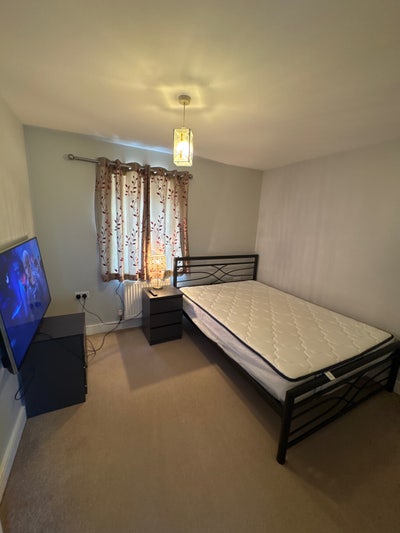 Double bed all bills included  Main Photo