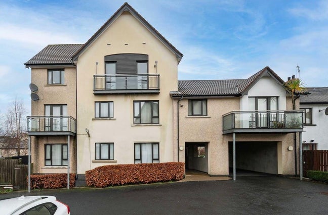 2 bedroom penthouse apartment  Main Photo