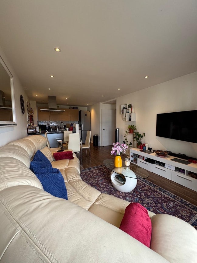 Ensuite Room in Canary Wharf – &pound;1,500 Main Photo
