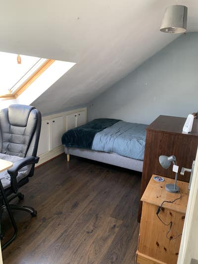 Room with ensuite and parking Main Photo