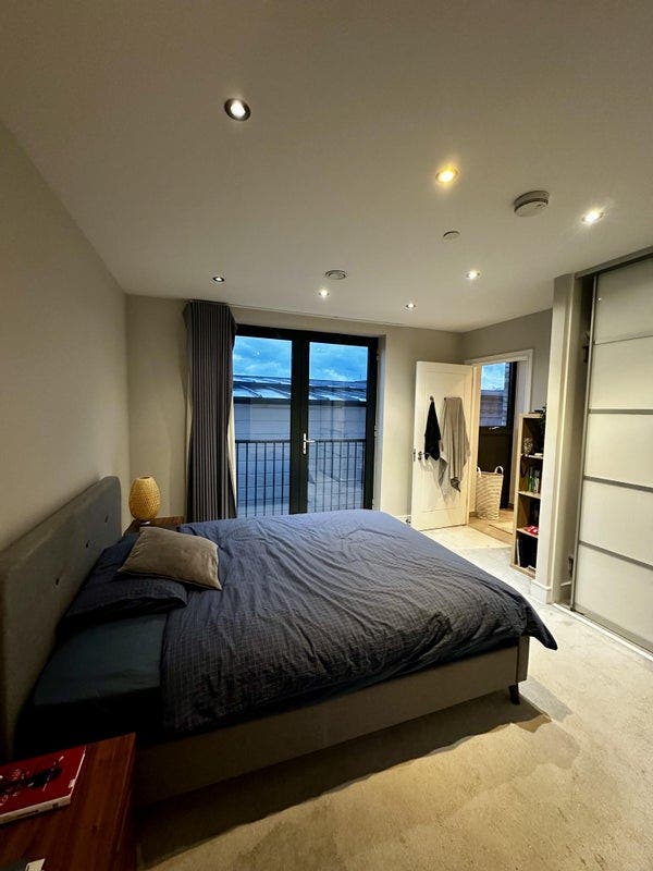 Bright Double with Ensuite near Battersea Park Main Photo