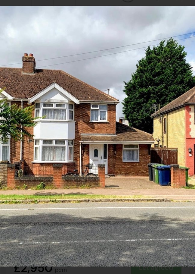 Double & Single Rooms Available Main Photo