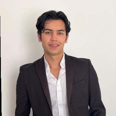 Professional Male seeks a single or double room Main Photo