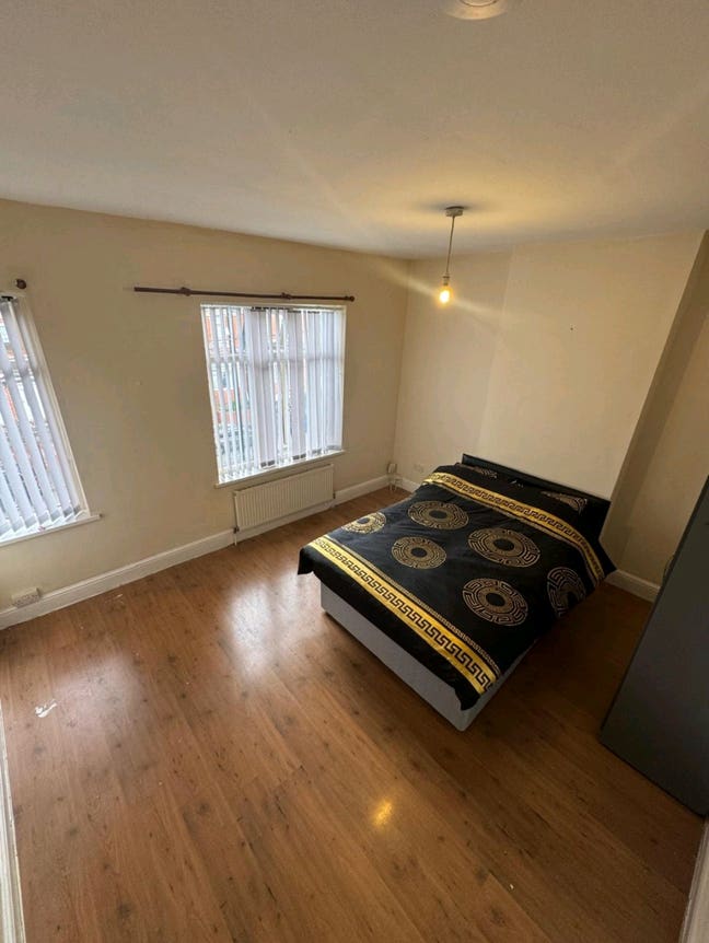 5 Bedroom 2 bathroom Main Photo