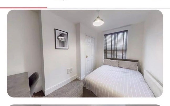 Double Room in 6 Bedroom House  Main Photo