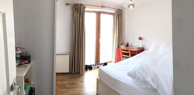 Sing room with balcony oppoiste Canary Wharf Main Photo