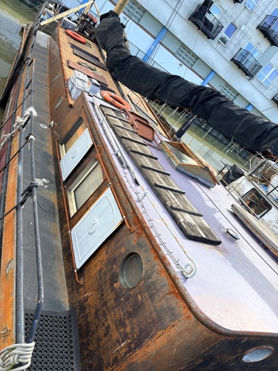 Room with Private Office on a Dutch Barge Main Photo