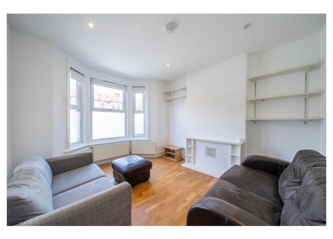 Insane 5-bed house buddy up for a new tenancy Main Photo