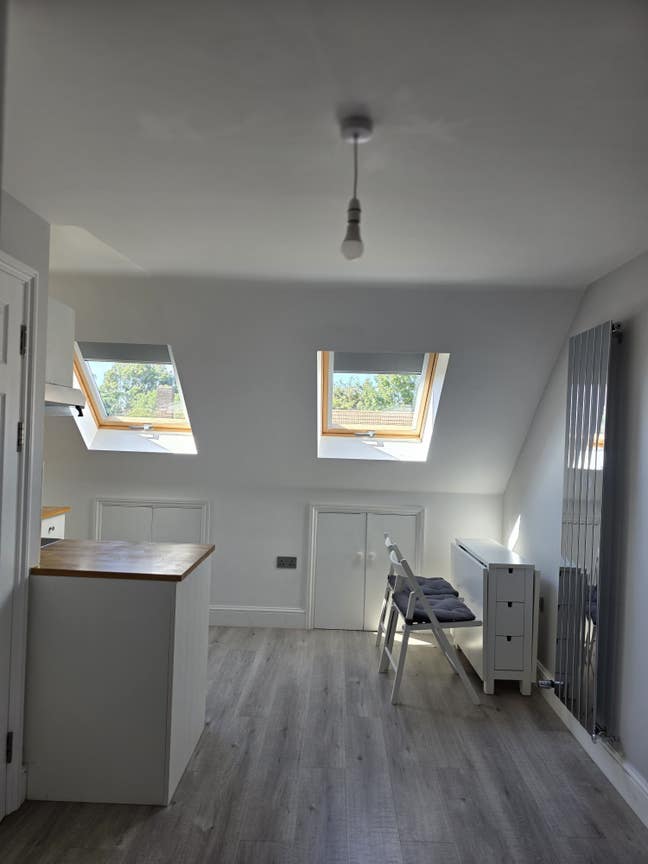 Large 2nd Floor Studio Room with Private Bathroom  Main Photo