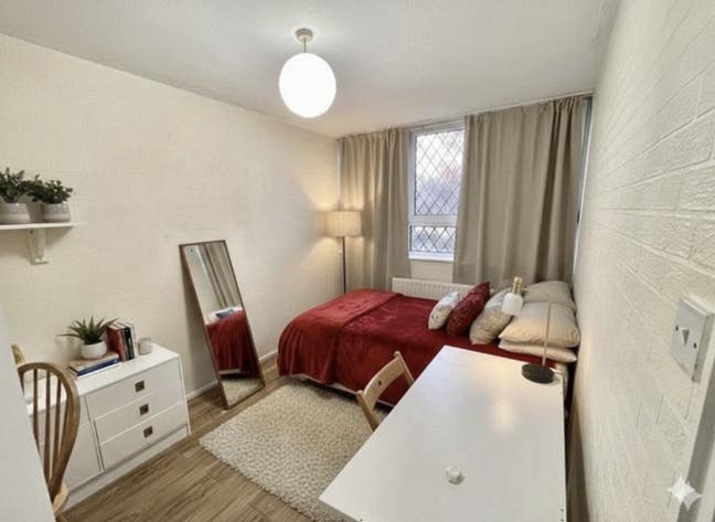 2 Secure Rooms - 5mins to DLR - Close to Amenities Main Photo