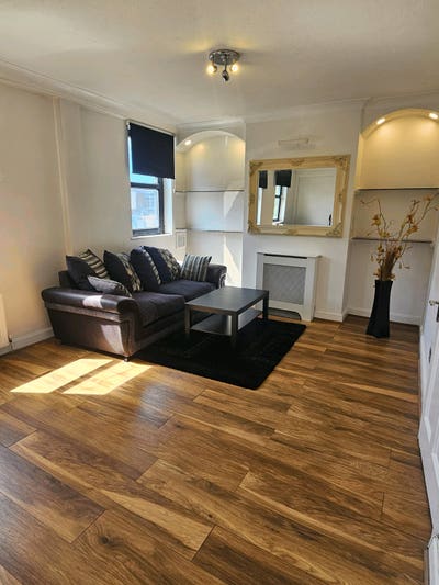 Very Large Room To Rent  Main Photo
