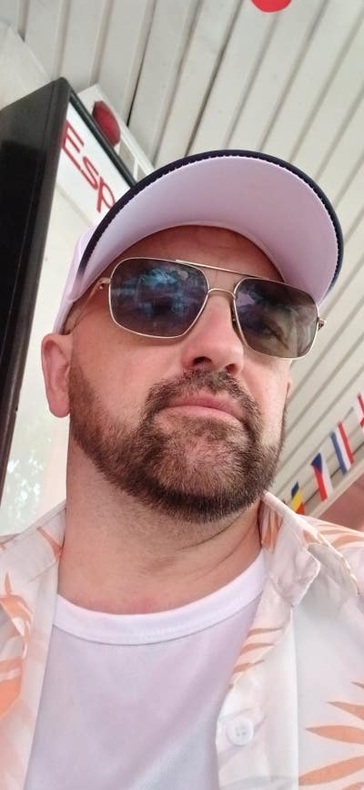 48 year old Male seeks a double room Main Photo