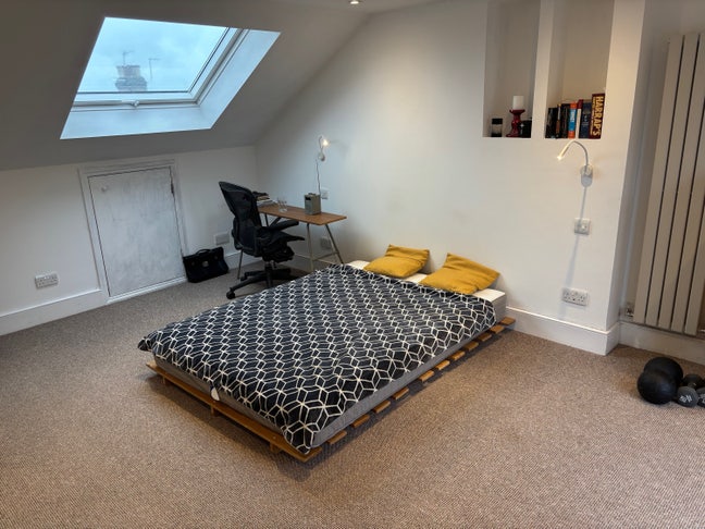 Loft Room in East Finchley Main Photo