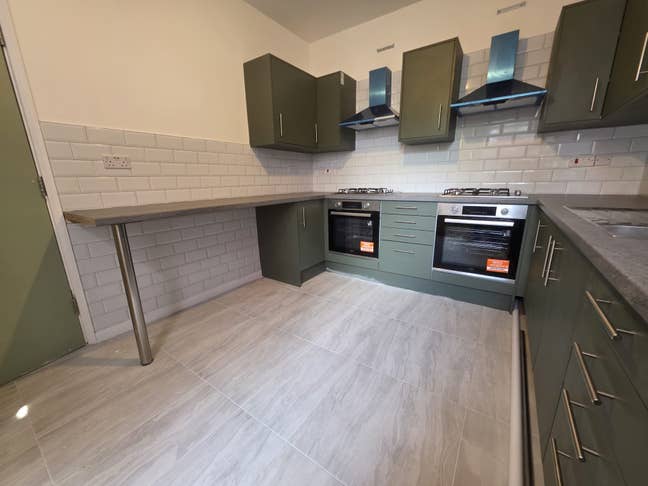 Luxury Studio Room in Farley Hill - Available Now Main Photo