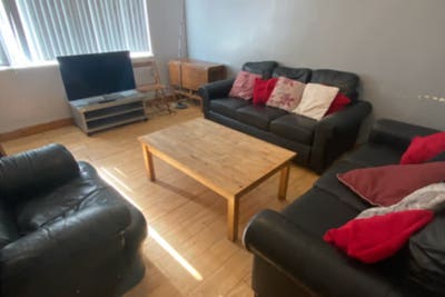 Student Room Available in Hyde Park LS6 | &pound;530 pcm Main Photo