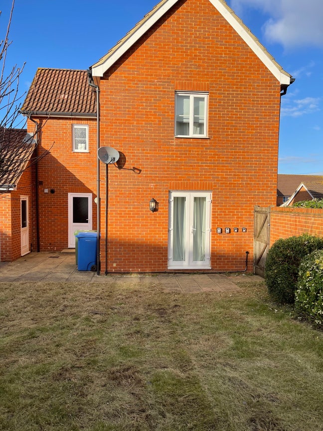 Double Room Available in a Detached House  Main Photo