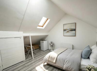 3 Excellent Rooms - Close to Amenities & Station Main Photo