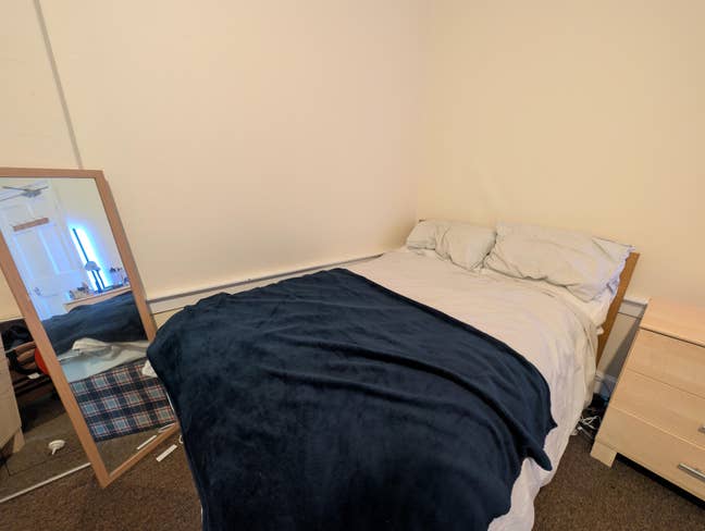 Spacious furnished room in friendly Newington flat Main Photo