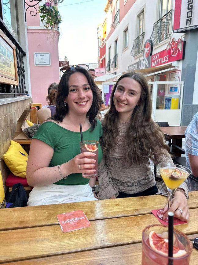 Two girls looking for a flat to rent Main Photo
