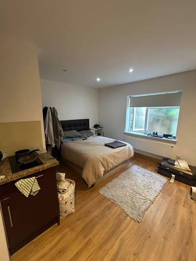 Sunny Place studio apartment to let Main Photo