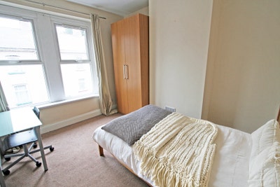Double Room in Female Prof House 🏡 Bills Inc Main Photo