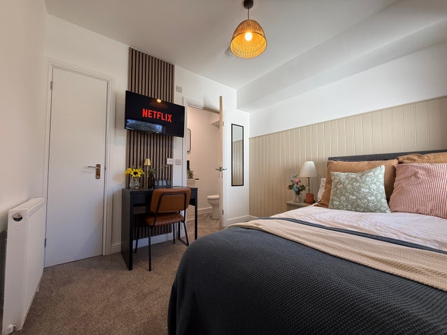 Brand New Room - York Street Main Photo