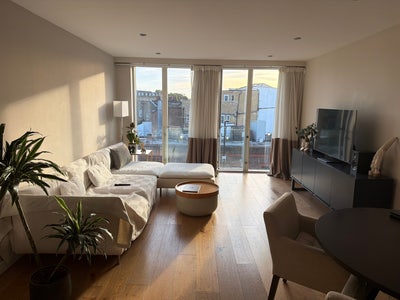 Super King Room with Balcony | Clapham North Main Photo
