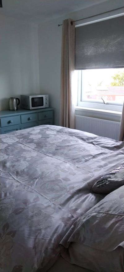 Large Double Room with ample storage Main Photo