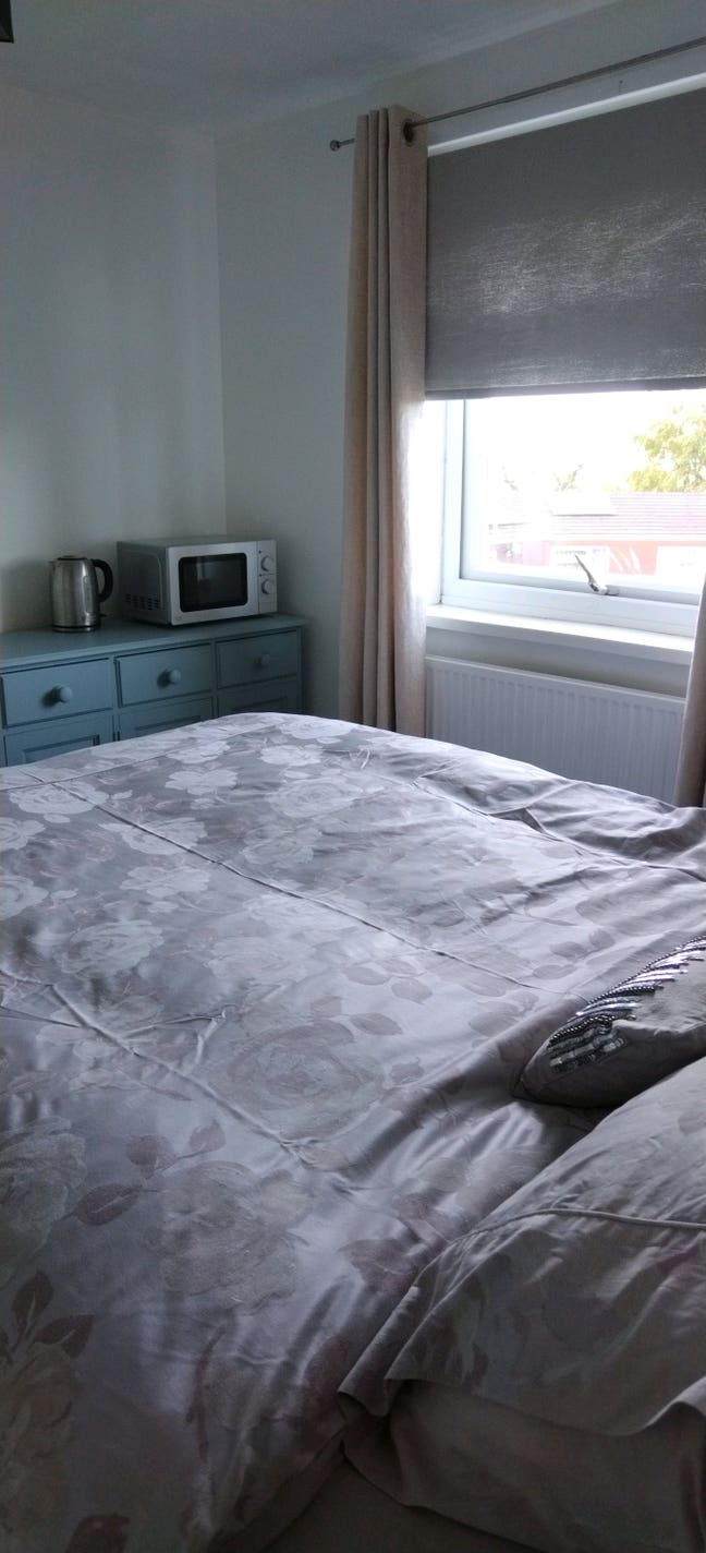 Large Double Room with ample storage Main Photo