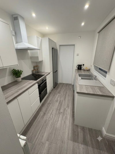 BRAND New Renovated 3 Bed Terrace  Main Photo