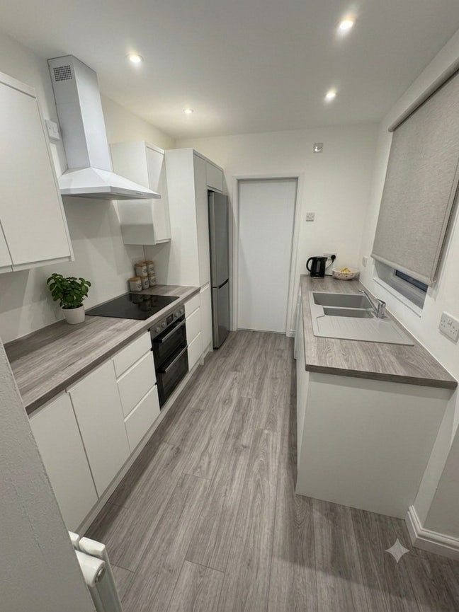 BRAND New Renovated 3 Bed Terrace  Main Photo