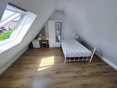 Modern Loft Ensuite | Lounge & Garden | Bills Inc. Main Photo