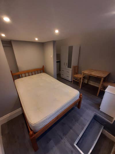 Hackney Double Studio with Garden Access  Main Photo