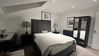 Stylish Female-Friendly Professional House Share Main Photo