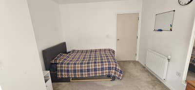 Double Room with Private Bathroom in Modern 2-Bed Main Photo