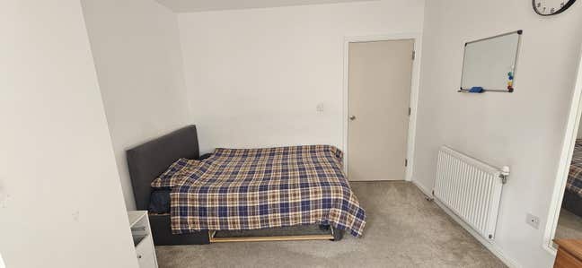 Double Room with Private Bathroom in Modern 2-Bed Main Photo