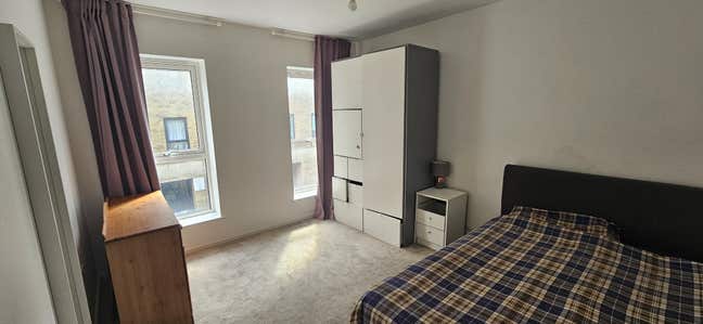 Double Room with Private Bathroom in Modern 2-Bed Main Photo