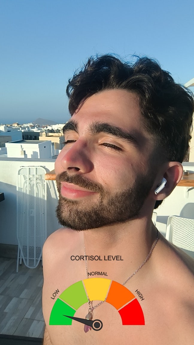 20 year old male traveling for work. Main Photo
