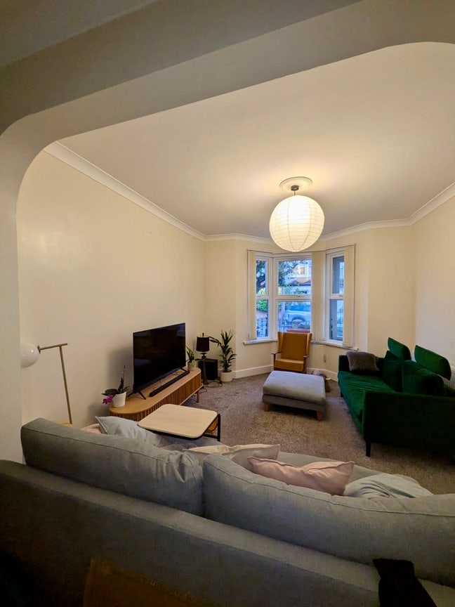     Double Ensuite + Office in Spacious House Main Photo