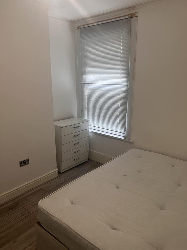 Lovely double room available E11  Main Photo