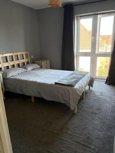 Light & Modern Double Room for Rent (Mon-Fri) Main Photo