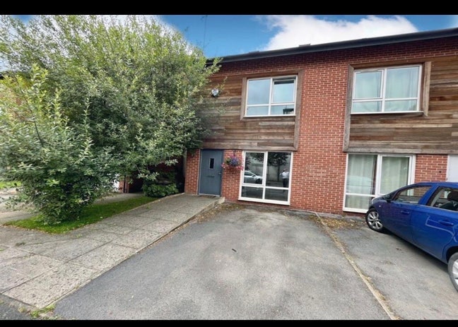 Double room available in didsbury  Main Photo