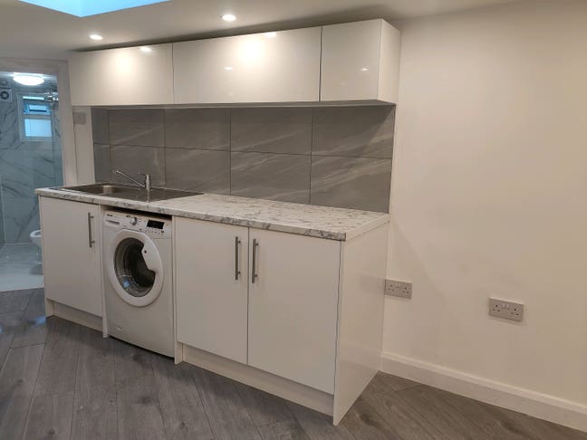 Studio flat to let in barking  Main Photo