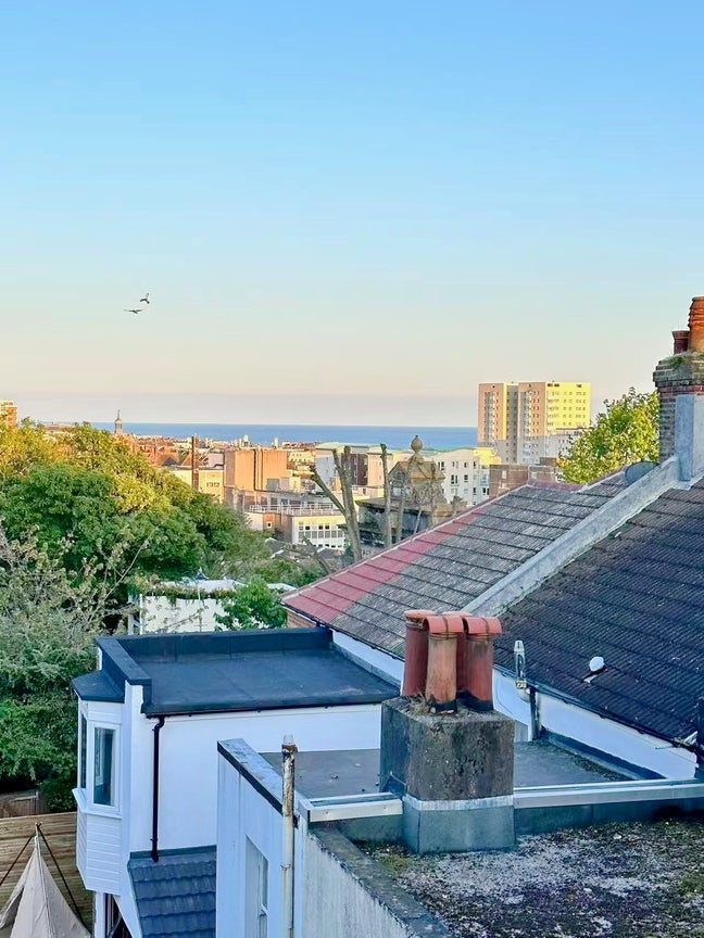 Modern 1B Flat | Bills Inc | Sea View Main Photo