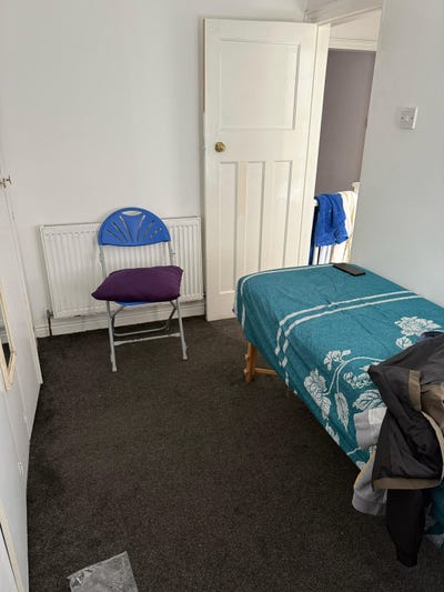 Single room available  Main Photo