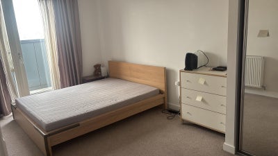 Ensuite Room with Balcony | E14 near Canary Wharf Main Photo