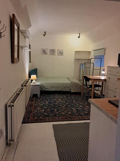 Bright and comfortable self-contained double room  Main Photo