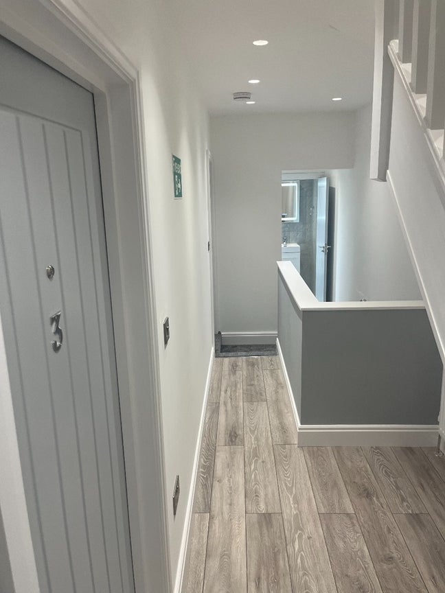 Ensuite Room to rent Main Photo