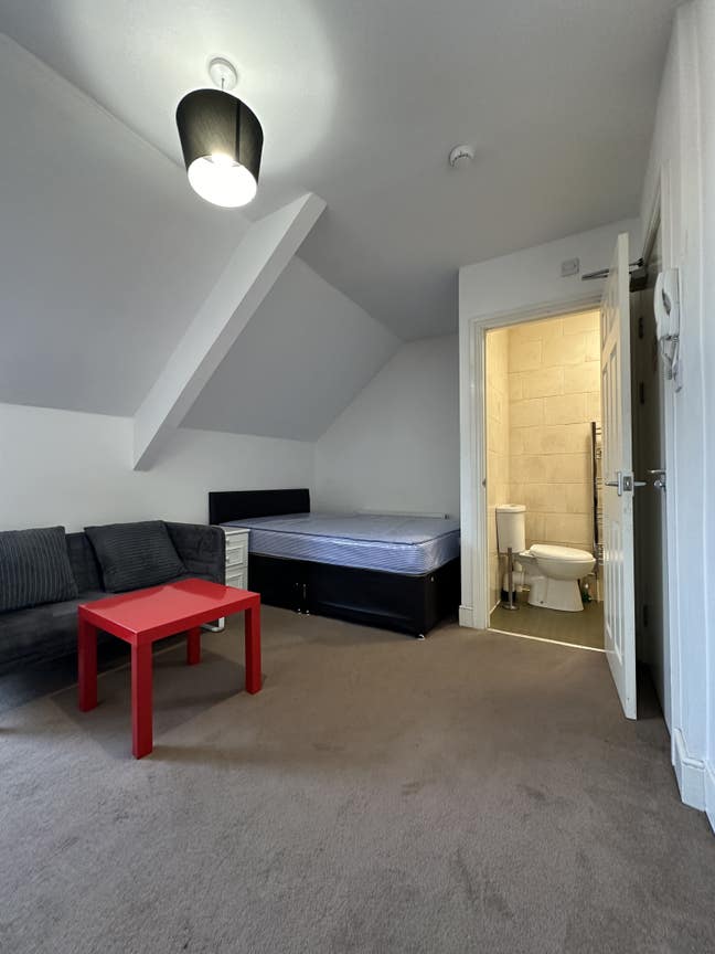 Avail July ensuite Fenham room &pound;126pw inc bills Main Photo