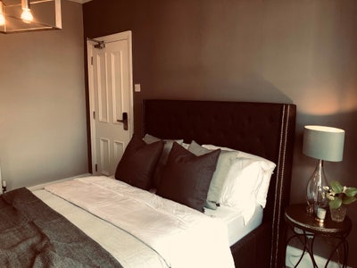 Double room in boutique luxury house share  Main Photo